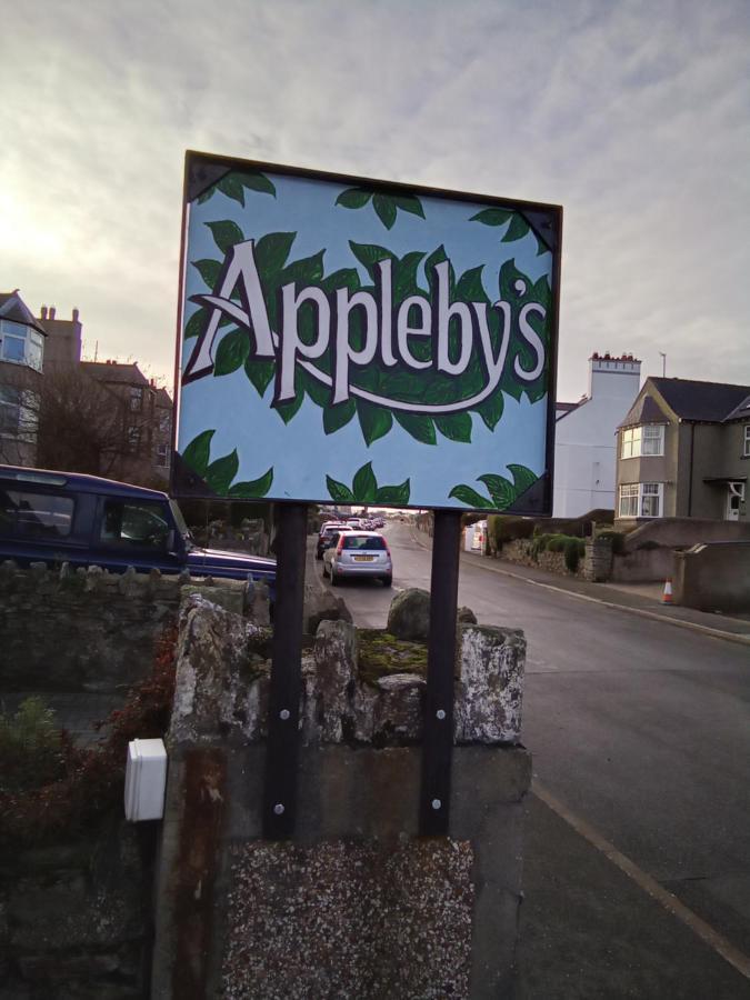 Applebys Guest House Holyhead Exterior photo