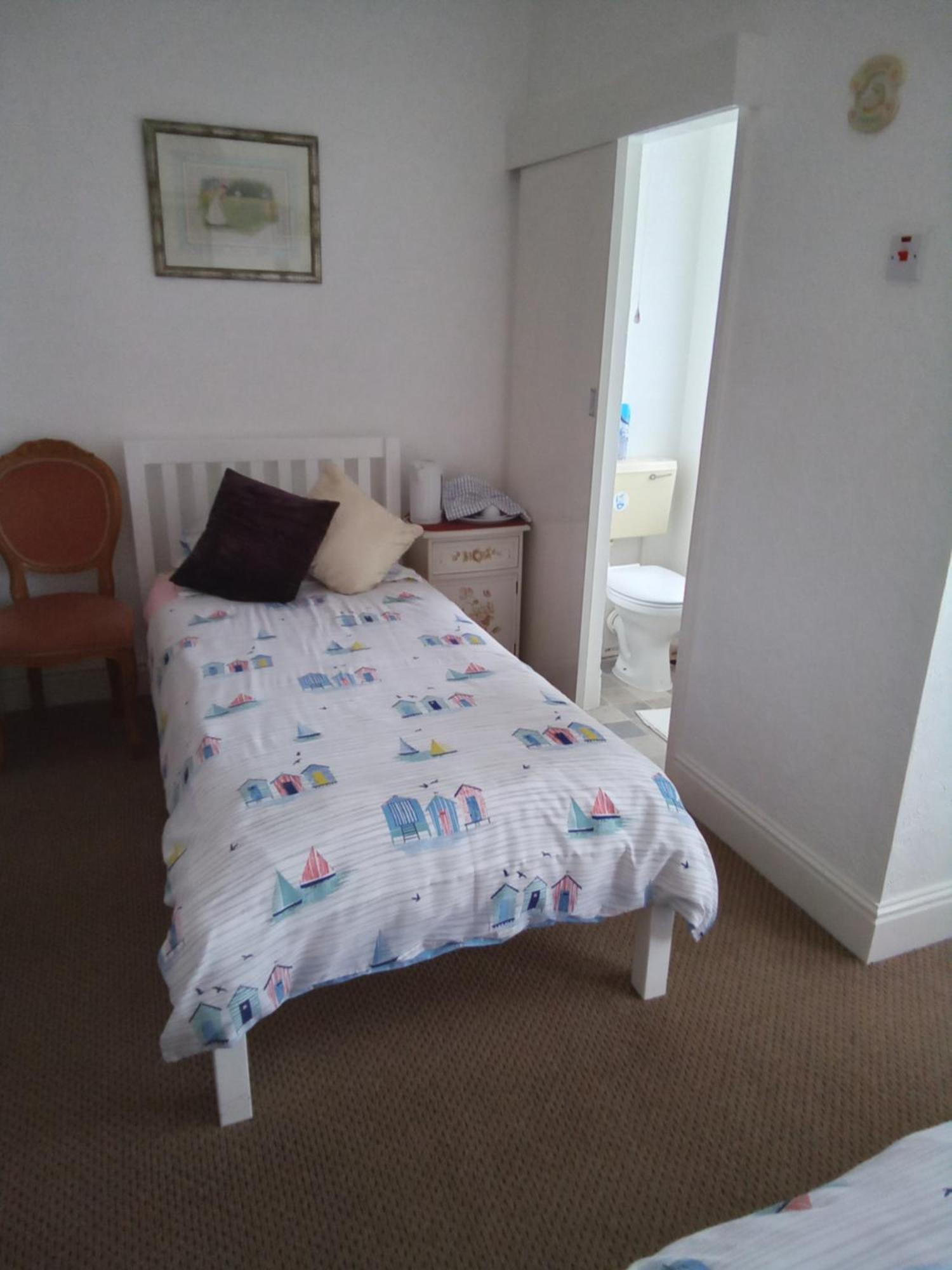 Applebys Guest House Holyhead Room photo